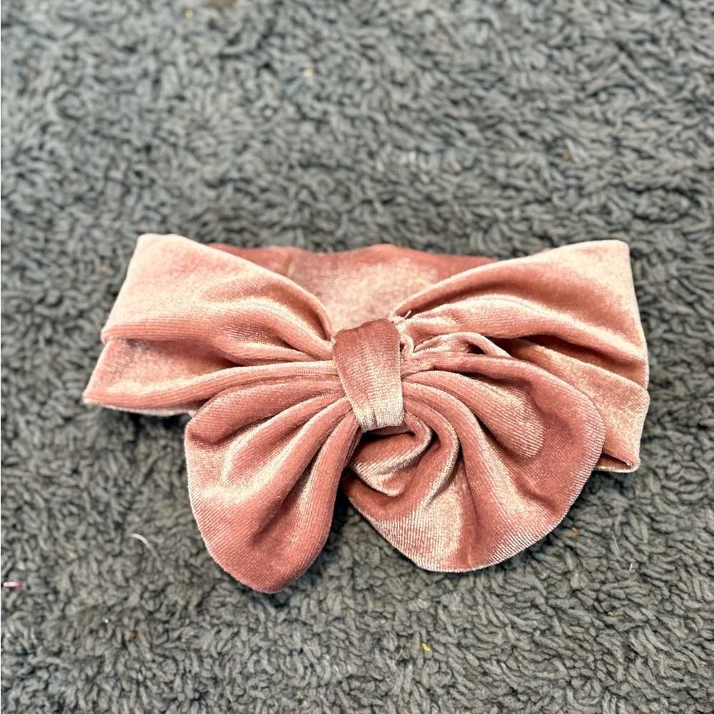NWOT pink velvety thick bow headband for a little girl